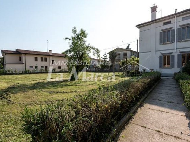 Villa in Vendita a Treviso, zona SANTA MARIA DEL ROVERE, 595'000€, 350 m²