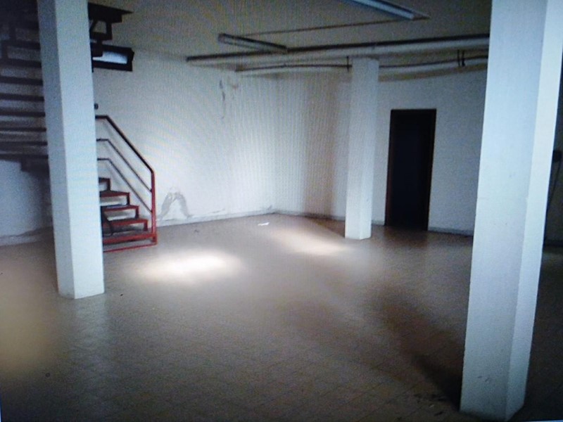 Magazzino in Vendita a Carrara, 60'000€, 165 m²