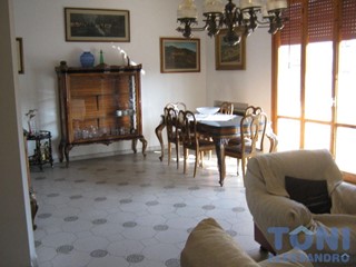 Appartamento in Vendita a Empoli, 390'000€, 150 m², con Box