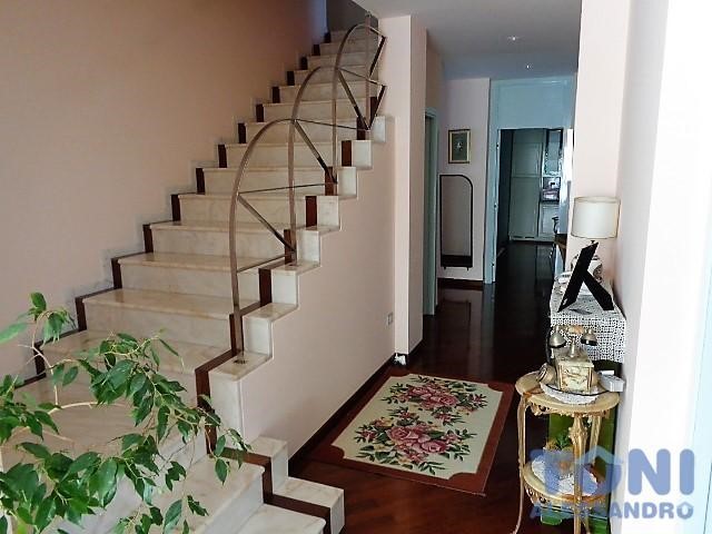 Villa in Vendita a Cerreto Guidi, zona Bassa, 660'000€, 400 m², con Box