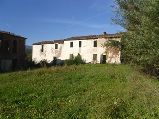 Casa di corte in Vendita a Montecarlo, zona San Giuseppe, 600'000€, 900 m²