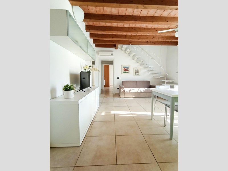 Villa bifamiliare in Affitto a Massa, zona Marina di Massa, 1'000€, 85 m², arredato