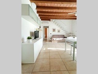 Villa bifamiliare in Affitto a Massa, zona Marina di Massa, 1'000€, 85 m², arredato