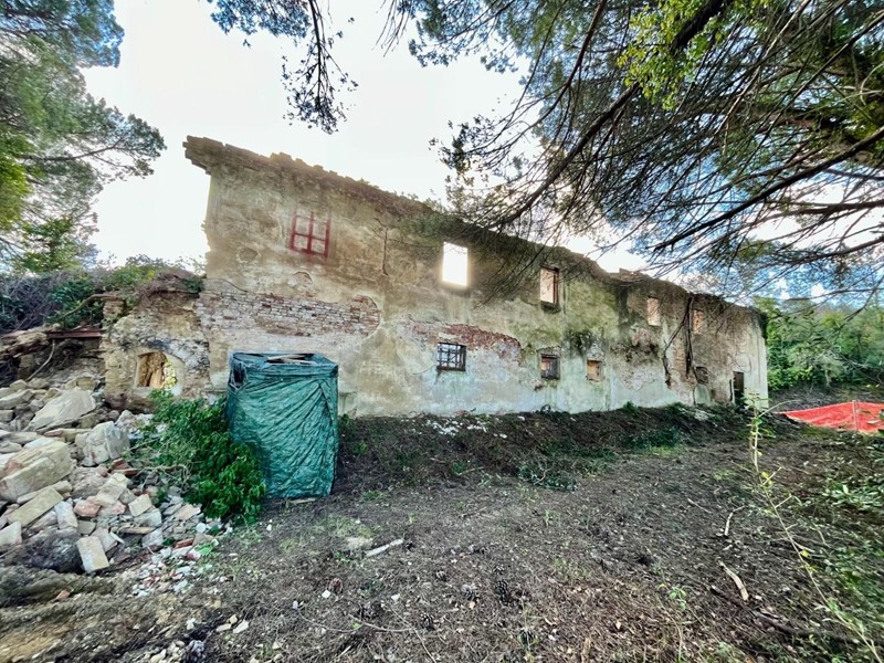 Casa di corte in Vendita a Palaia, 250'000€, 640 m²
