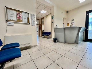 Ufficio in Vendita a Pontedera, 450'000€, 230 m²