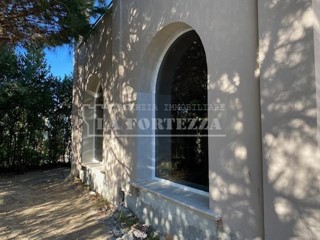 Villa in Vendita a Pisa, zona Tirrenia, 800'000€, 200 m², con Box