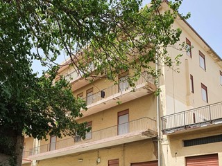 Capannone in Vendita a Reggio Calabria, 40'000€, 120 m²