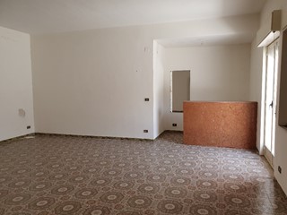 Appartamento in Vendita a Reggio Calabria, 98'000€, 180 m²