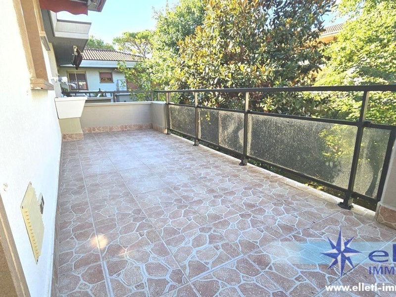 Quadrilocale in Vendita a Massa, zona Ronchi, 270'000€, 80 m², con Box