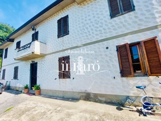 Villa in Vendita a Massarosa, 270'000€, 200 m², arredato