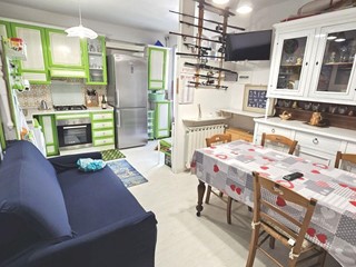 Bilocale in Vendita a Massa, zona Ronchi, 130'000€, 50 m², arredato