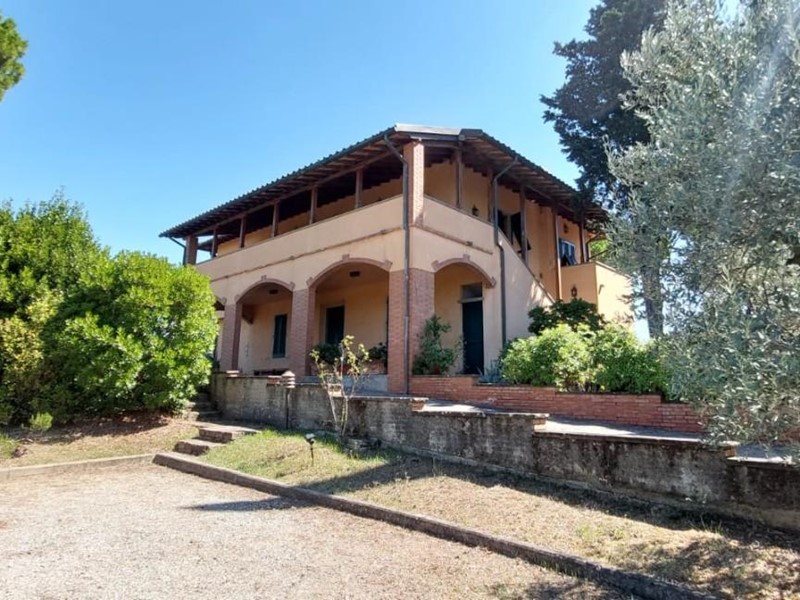 Villa in Vendita a Montelupo Fiorentino, 870'000€, 450 m²
