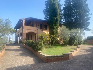 Villa in Vendita a Montelupo Fiorentino, 870'000€, 450 m²