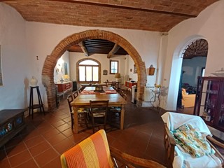 Casale in Vendita a Vinci, 590'000€, 265 m²