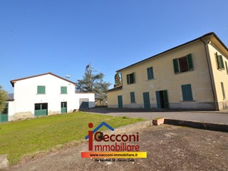 Casa Indipendente in Vendita a Lamporecchio, 200'000€, 550 m²