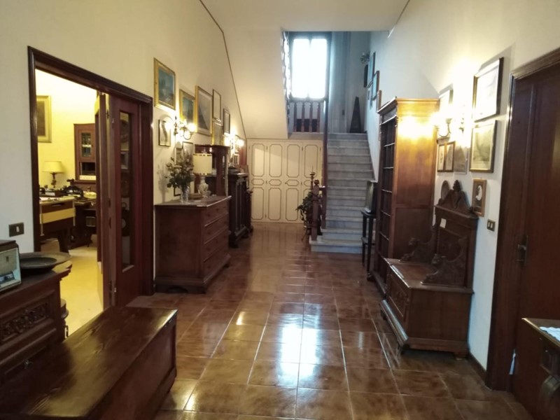 Villa bifamiliare in Vendita a San Miniato, zona Ponte a Egola, 320'000€, 380 m², con Box