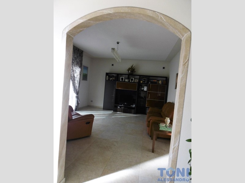 Villa in Vendita a Vinci, zona Sovigliana, 590'000€, 250 m², con Box