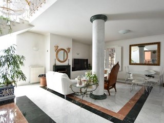 Villa in Vendita a Calcinaia, 570'000€, 305 m²