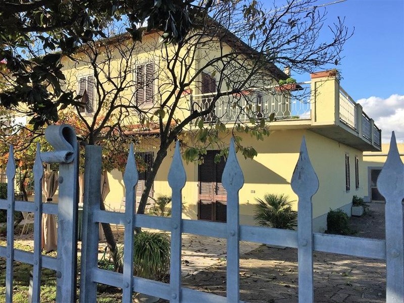 Casa Indipendente in Vendita a Castelfranco di Sotto, 99'000€, 180 m², con Box