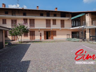 Casa Indipendente in Vendita a Recetto, 266'000€, 250 m², con Box