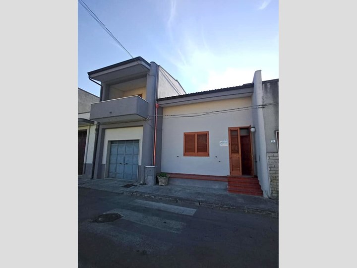 Casa Indipendente in Vendita a San Donaci, 105'000€, 250 m², con Box