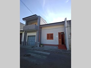 Casa Indipendente in Vendita a San Donaci, 105'000€, 250 m², con Box