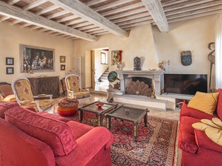 Casale in Vendita a Palaia, 550'000€, 400 m²