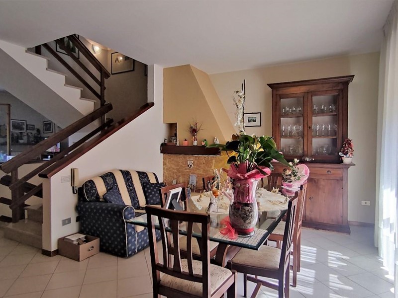 Villetta a schiera in Vendita a Fucecchio, 230'000€, 250 m², con Box