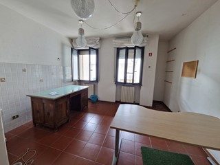 Ufficio in Vendita a Lucca, zona Arancio, 260'000€, 150 m²
