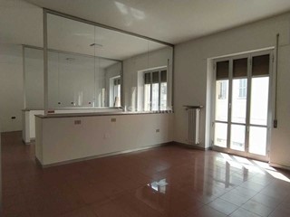 Laboratorio in Affitto a Terni, zona Centro Storico, 500€, 110 m²