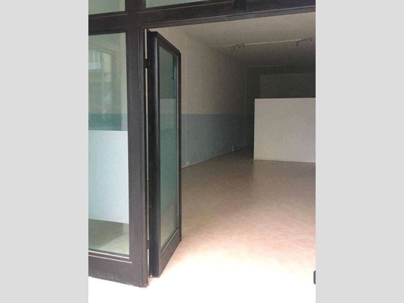 Immobile commerciale in Affitto a Arezzo, zona Via Marco perennio n. 15, 700€, 90 m²