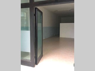 Immobile commerciale in Affitto a Arezzo, zona Via Marco perennio n. 15, 700€, 90 m²