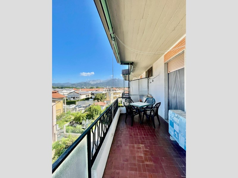 Bilocale in Vendita a Massa, zona Marina di Massa, 180'000€, 50 m², arredato, con Box