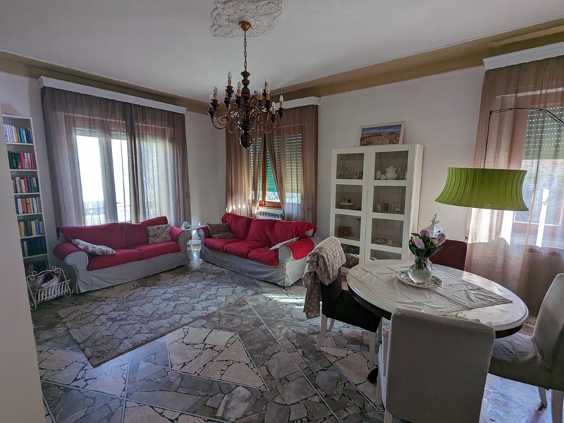 Villa in Vendita a Rosignano Marittimo, zona Vada, 490'000€, 300 m², con Box