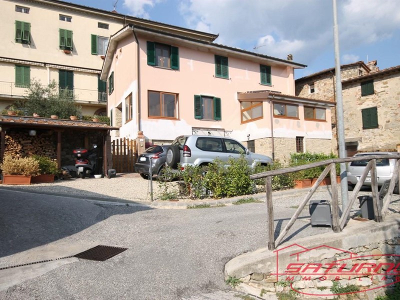 Villa in Vendita a Lucca, zona Aquilea, 295'000€, 200 m²