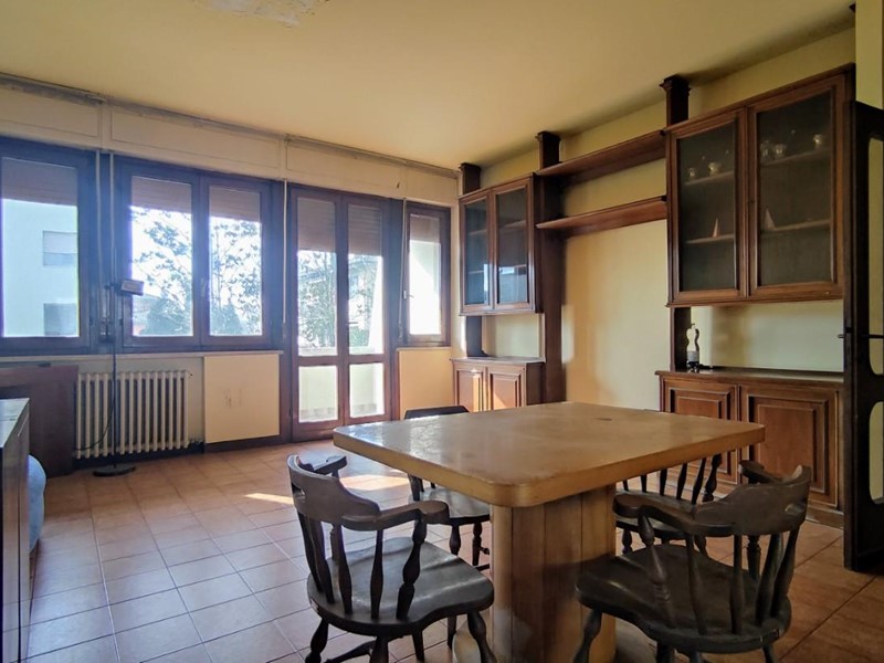 Villa in Vendita a Castelfranco di Sotto, 345'000€, 421 m², con Box