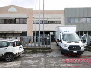 Ufficio in Affitto a Lucca, zona Arancio, 1'000€, 100 m²