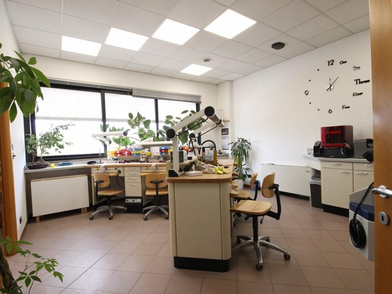 Ufficio in Affitto a Lucca, zona Arancio, 1'000€, 100 m²