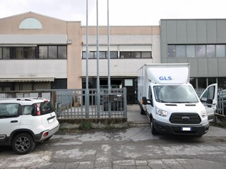 Ufficio in Affitto a Lucca, zona Arancio, 1'000€, 100 m²