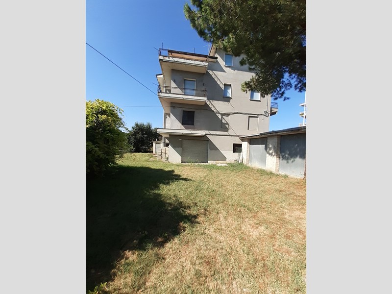 Appartamento in Vendita a Monsampolo del Tronto, 80'000€, 135 m²