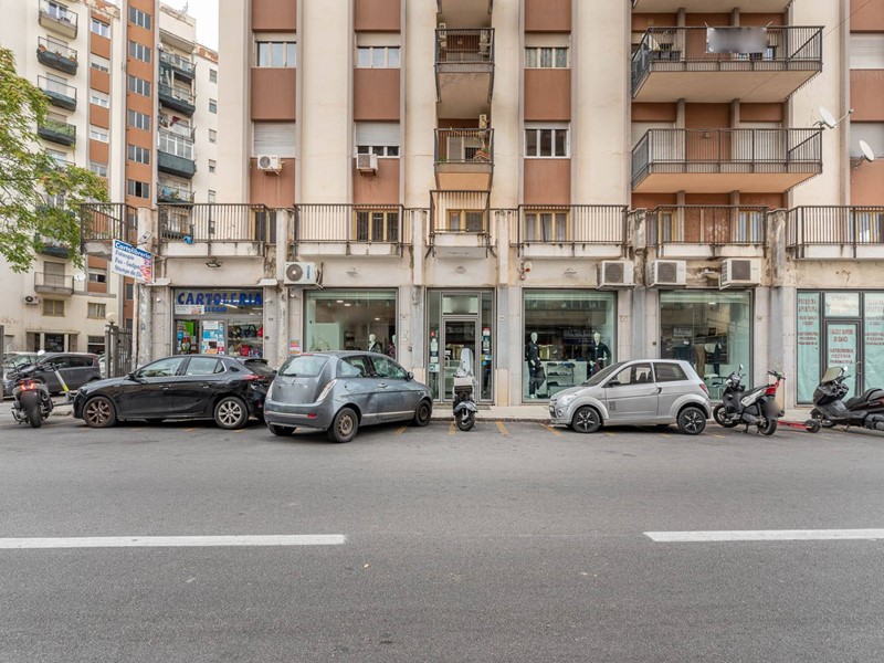 Immobile commerciale in Vendita a Palermo, zona Malaspina, 150'000€, 77 m²