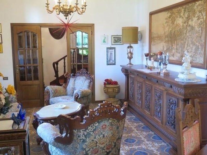 Villa in Vendita a Pisa, 429'000€, 334 m²