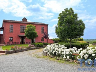 Casale in Vendita a Cerreto Guidi, 1'300'000€, 500 m², con Box