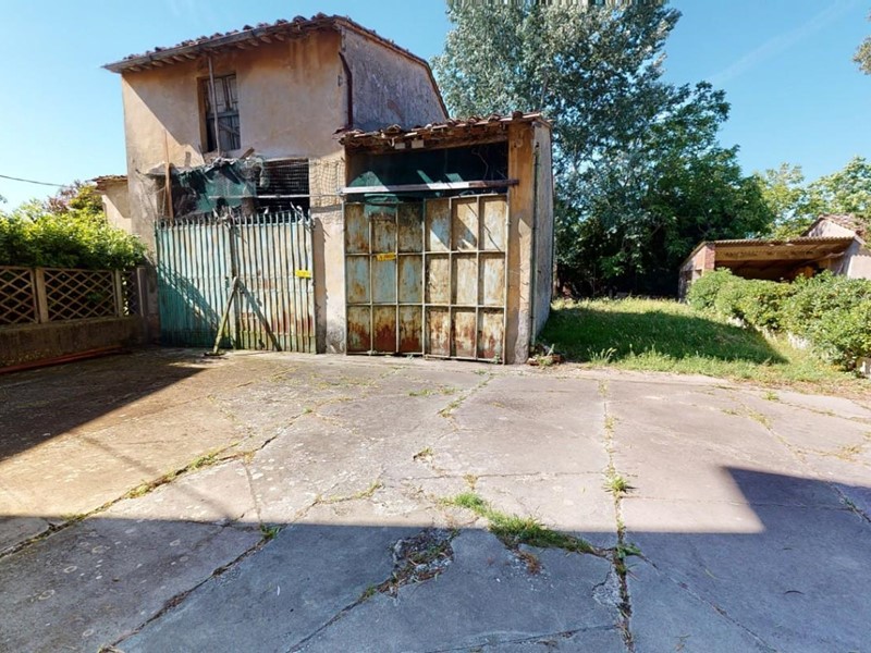 Casa Indipendente in Vendita a San Giuliano Terme, zona Campo, 145'000€, 600 m²