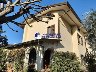 Villa bifamiliare in Vendita a Montignoso, zona Cervaiolo, 520'000€, 220 m², con Box