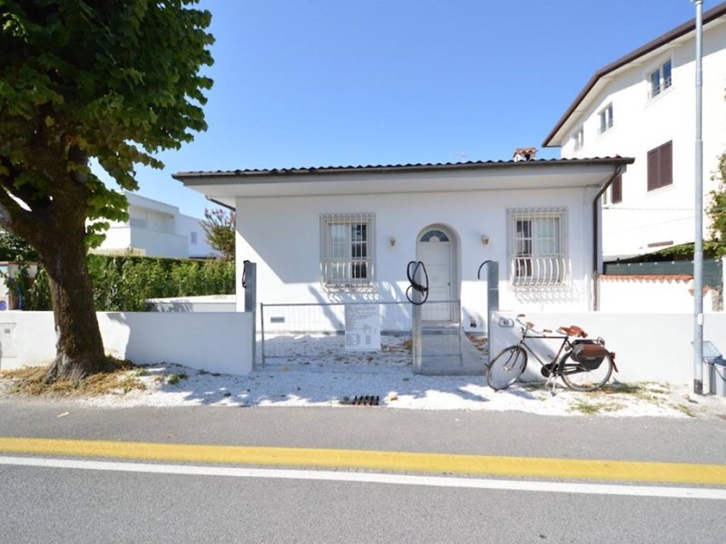 Villa in Vendita a Forte dei Marmi, 1'600'000€, 135 m², arredato