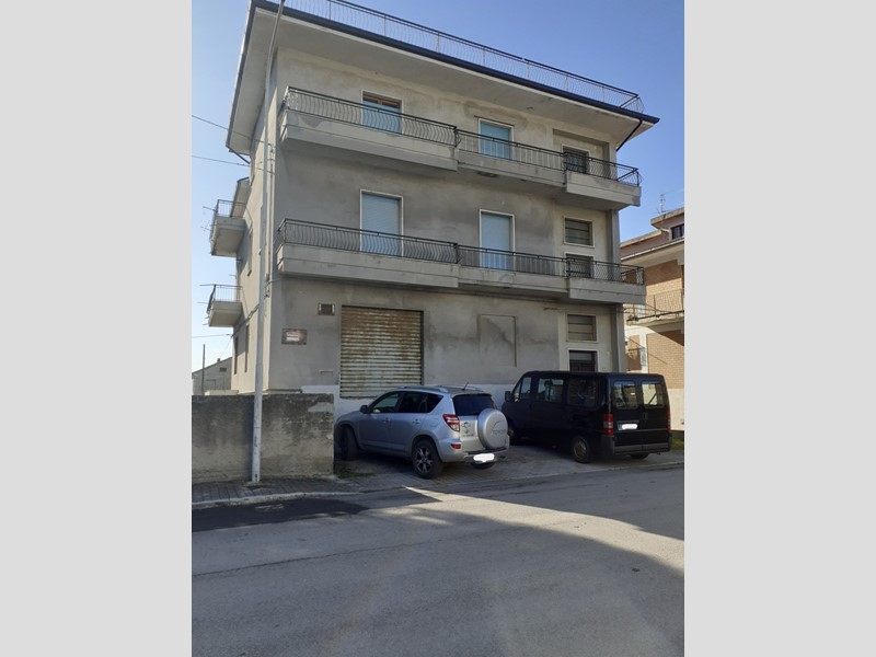 Appartamento in Vendita a Monsampolo del Tronto, 50'000€, 122 m²