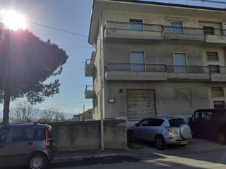Appartamento in Vendita a Monsampolo del Tronto, 50'000€, 122 m²