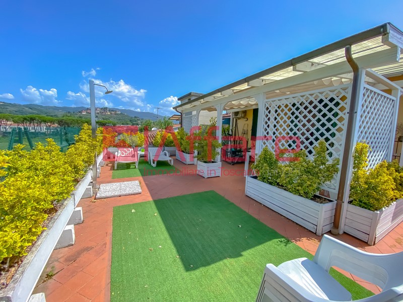 Attico in Vendita a Buggiano, zona Borgo a Buggiano, 235'000€, 150 m², con Box