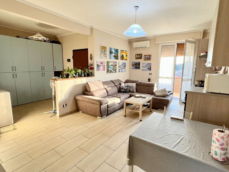 Appartamento in Vendita a Pontedera, 199'000€, 110 m², con Box